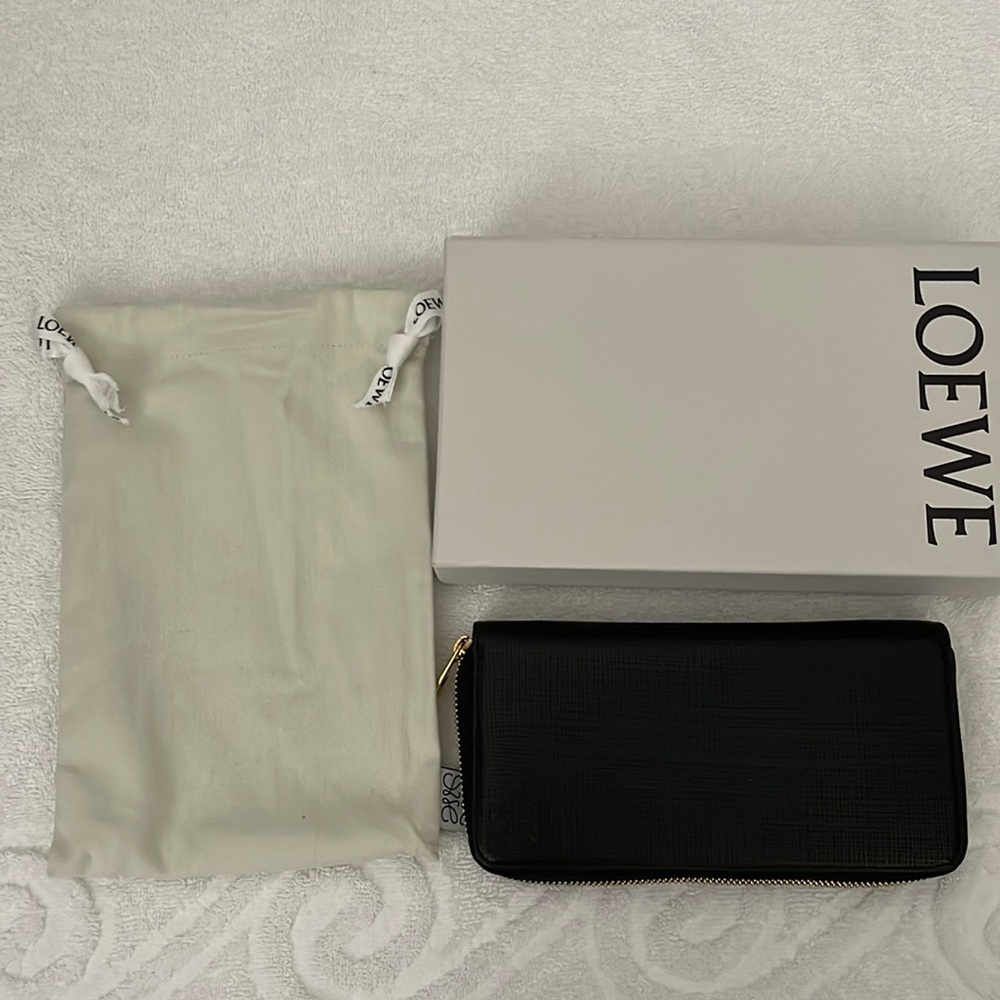 Auth Barely Used Loewe Leather Zipper wallet - Black w/ Gold hardware